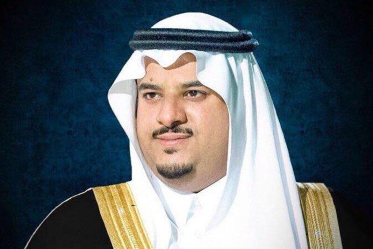 سمو أمير الرياض بالنيابة يؤدي صلاة العيد ويستقبل المهنئين بقصر الحكم
