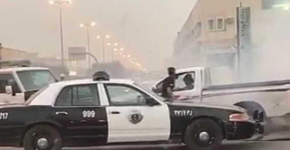 دوريات الأمن بالرياض تحبط ترويج 14 برميل خمر