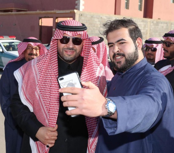 الأمير فيصل بن خالد بن سلطان يتفقد أحياء محافظة رفحاء