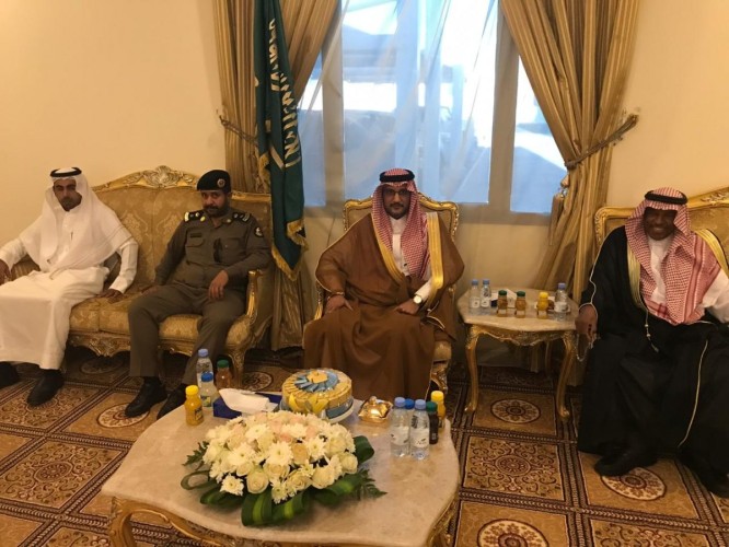 محافظ خيبر يستقبل المهنئين بعيد الأضحى المبارك.