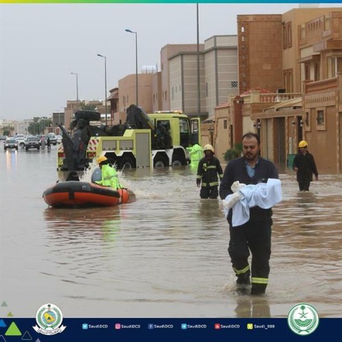 بعد وصول السيول للمنازل.. إنقاذ 47 شخصاً في بريدة وعنيزة (صور)