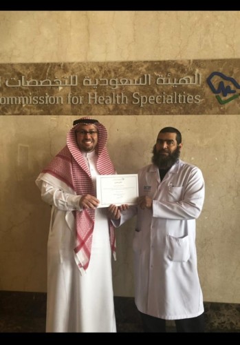 رئيس اللجنة المحلية للهيئه السعوديه للتخصصّات الصحيه بالشرقية يكرم ” الدوسري “