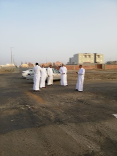 أهالي أحياء الزمرد والياقوت واللؤلؤة يطالبون بسفلتة الـشارع الـ 52 الرابط بين شارعي عبدالله الفيصل وعابر القارات