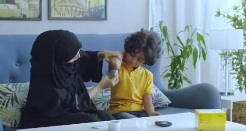 فيديو.. “الصحة” تُعرف بطريقة جديدة وسهلة لقياس نسبة السكر لدى الأطفال