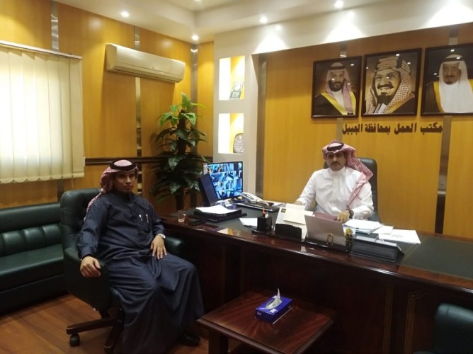 مدير مكتب العمل بالجبيل يناقش اوضاع العماله للحفاظ على حقوقهم