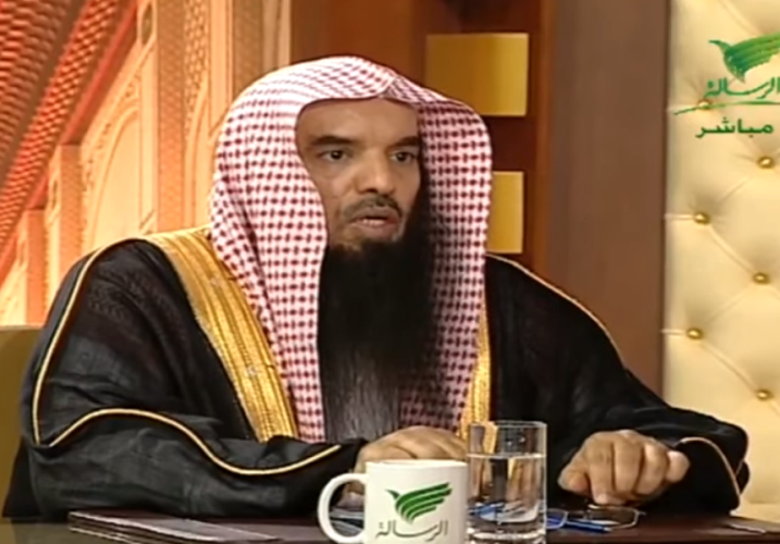 الشيخ “المري” يوضح حكم أخذ الأم مالاً من ابنها دون علمه (فيديو)