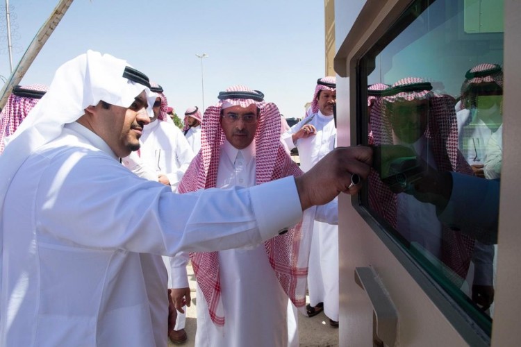 الأمير محمد بن عبدالرحمن يزور مركز مباحث محافظة الزلفي الذي تعرض لهجوم إرهابي