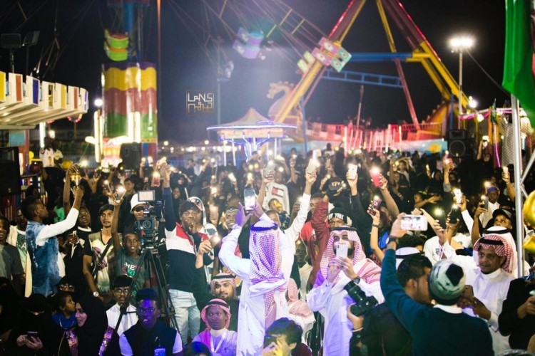 برنامج الموهبة “ولا.. غلطة” على مسرح الدانة