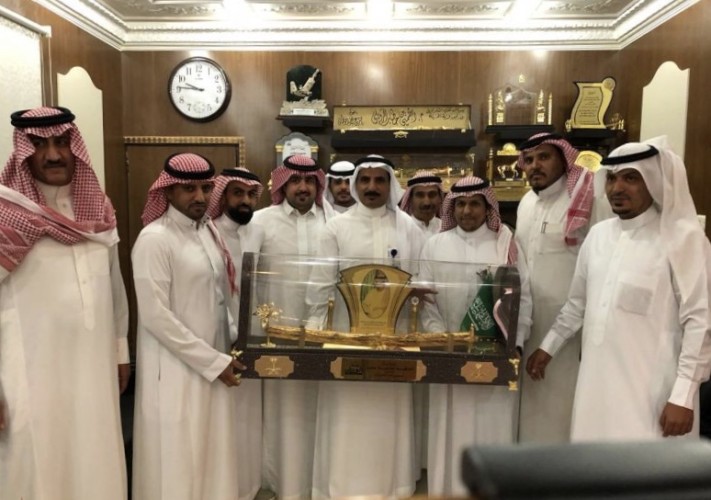 منسوبي بلدية الحديثة يحتفلون بترقية رئيسهم للمرتبة الثانية عشر