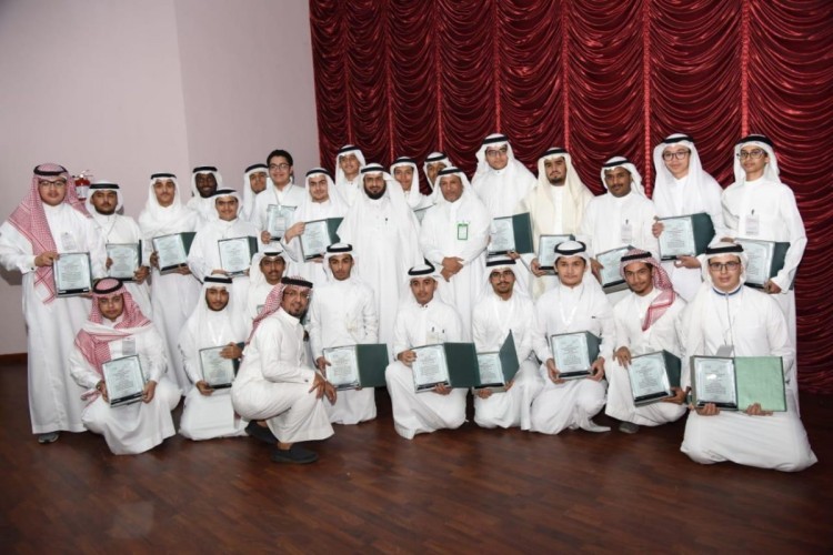 إدارة تعليم مكة تُكرم 360 طالباً متفوقاً دراسياً
