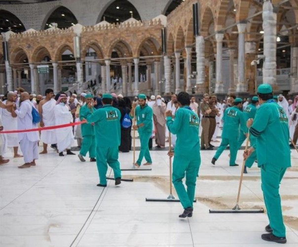شؤون الحرمين: 4 آلاف عامل لتنظيف صحن المطاف ليلة 27 رمضان