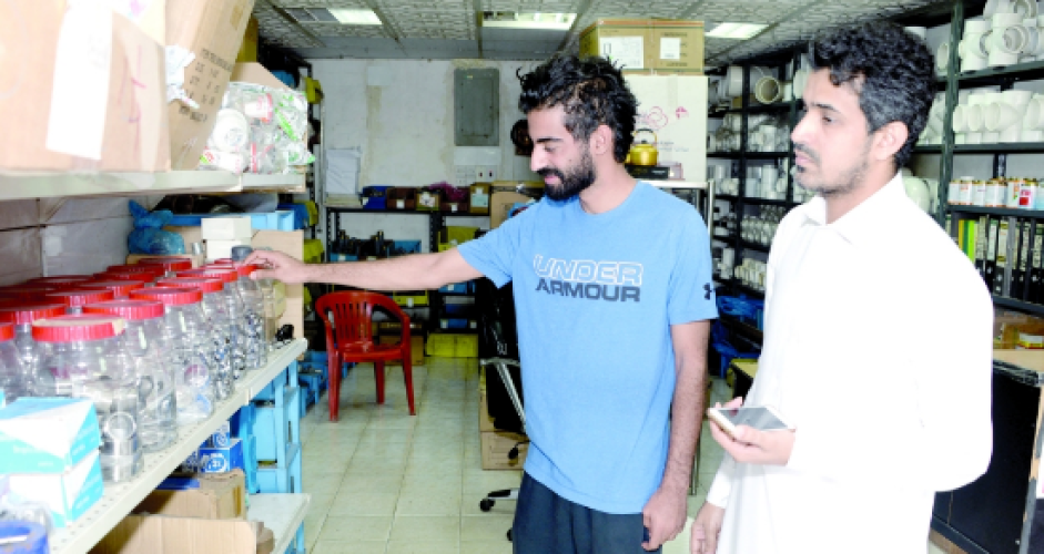 بعد أسبوعين من بدء تطبيق قرار توطينها.. عدد من محال مواد البناء يغلق أبوابه