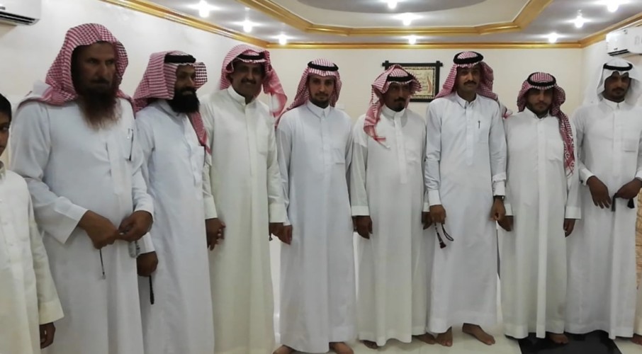 الأستاذ “عواد فالح” يستقبل الشاعرين “المضيبري” و “الذيابي”