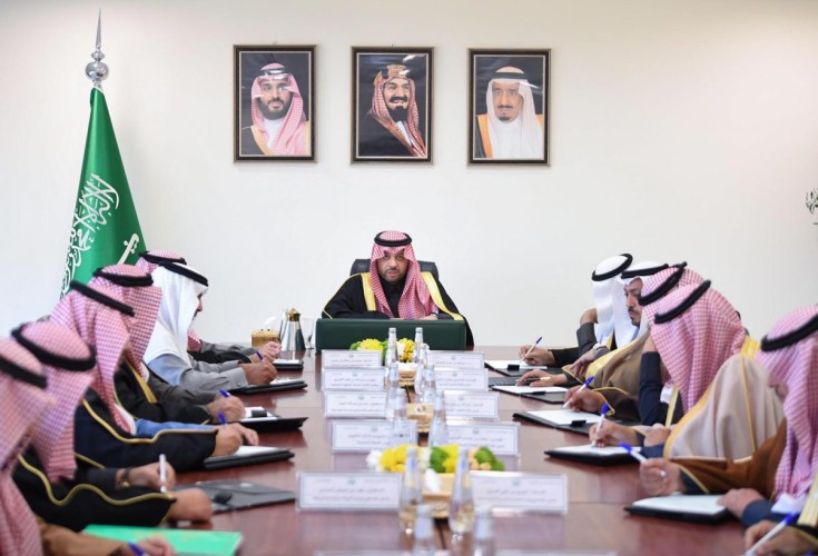 أمير منطقة الحدود الشمالية يرأس اجتماع “تمكين فئات المجتمع من دخول سوق العمل ورفع جاذبيته”