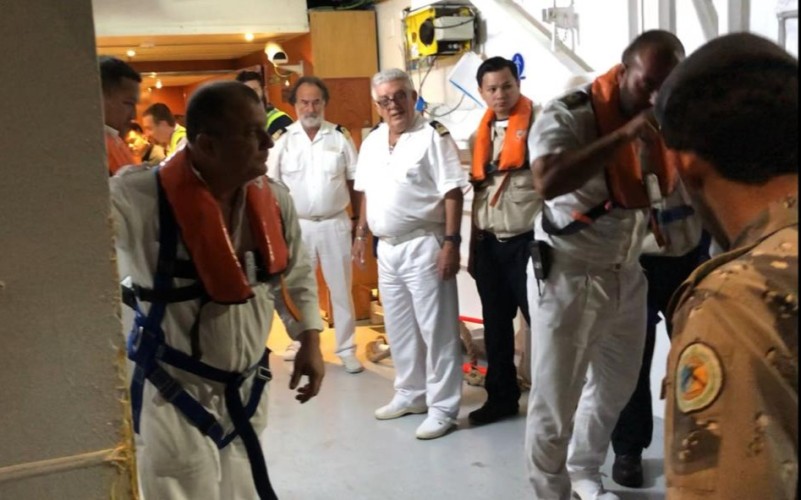 حرس الحدود يخلي راكبة فرنسية تعرضت ساقها للكسر على متن سفينة سياحية إيطالية في البحر الأحمر