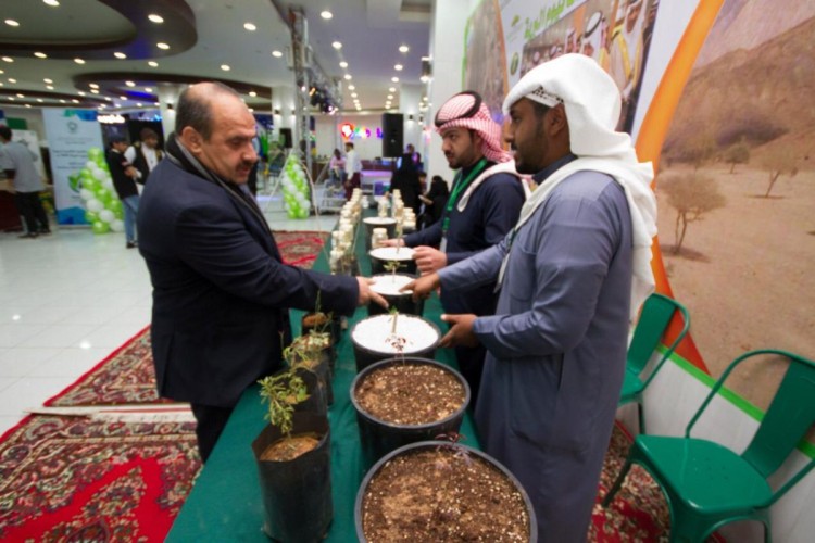 المهندس الرويلي يقف على فعاليات أسبوع البيئة بمنطقة تبوك