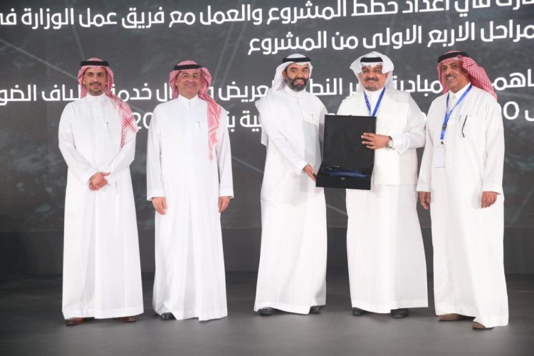 وزارة الاتصالات تكرم “ضوئيات المتكاملة” لدورها في تنفيذ مبادرة نشر النطاق العريض