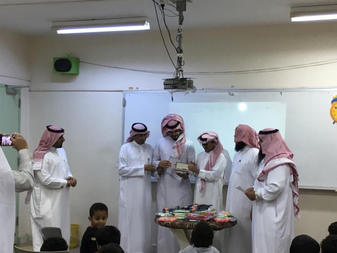 اختتام برنامج الاسبوع التمهيدي في ابتدائية مصعب بن عمير ببيش