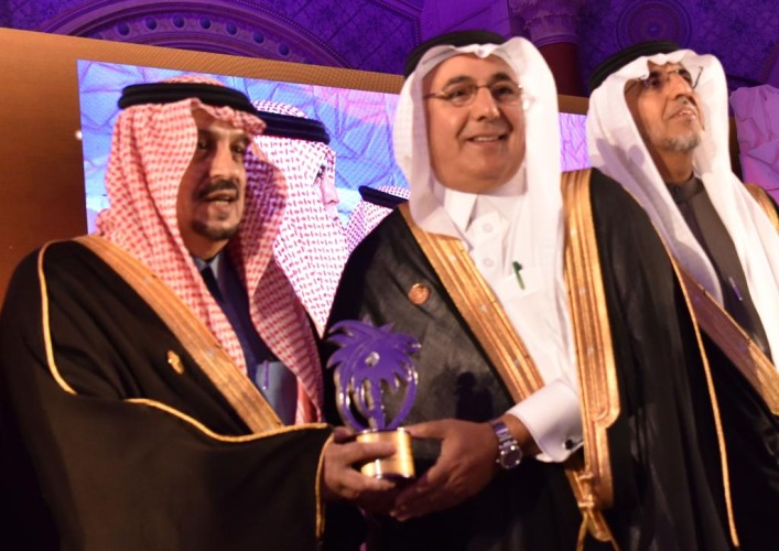 معالي محافظ التحلية يتسلم جائزة الملك عبدالعزيز للجودة المستوى الفضي عن فئة الهيئات والمؤسسات الحكومية للعام 2018م