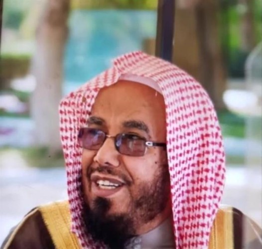 فيديو طريف لشخص يقلد الشيخ “المطلق” في حضوره.. والأخير يعلق