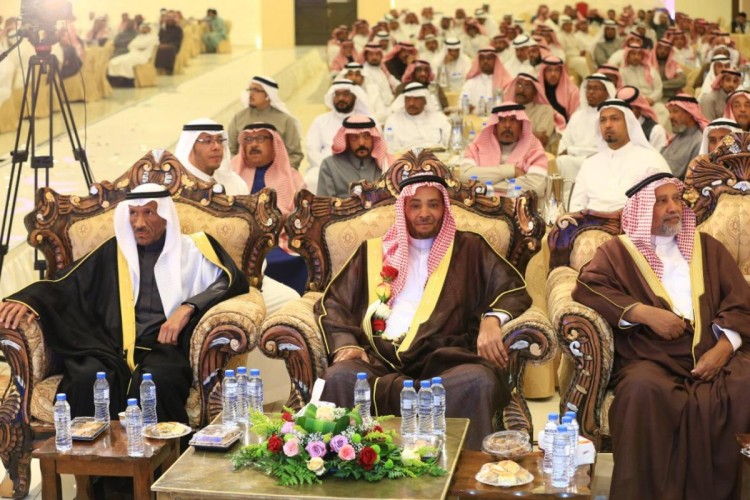 أكثر من 200 طالب يكرمون ‏معلمهم بمحافظة العلا