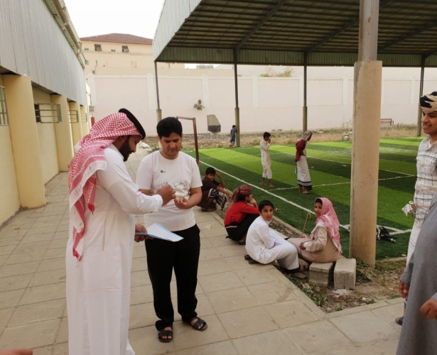 المشرف العام على اندية الحي بالريث أ.محمد النجادي يتفقد نادي الحي بمجمع آل مشحنة