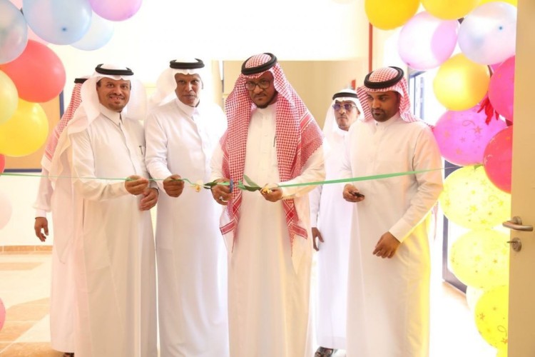 مدير تعليم صبيا يتفقد مدارس الإدارة ويشارك الطلاب والمعلمين انطلاقة العام الدراسي الجديد