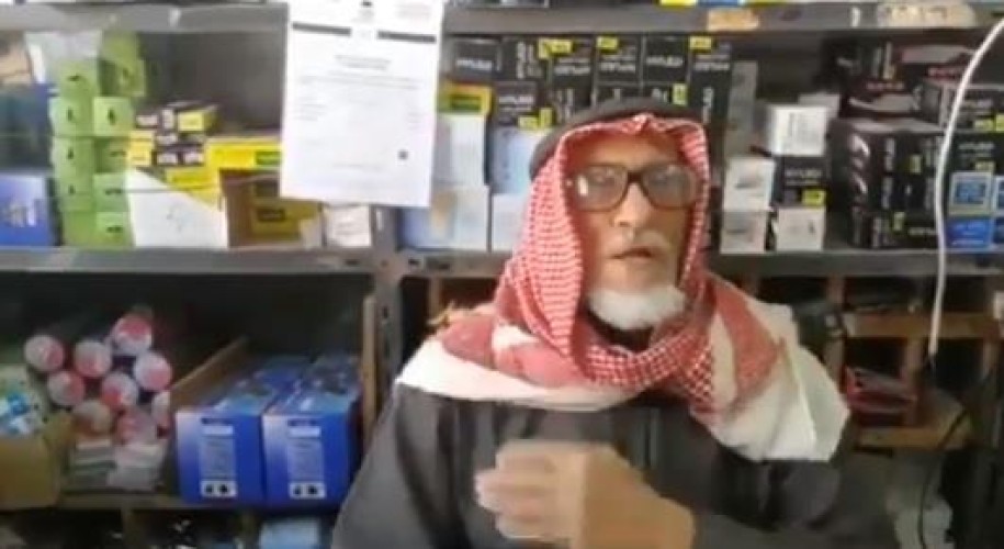 “مخي ما يستوعب الجوال”.. العم عبدالجبار: 43 عاماً في محل بالشميسي من طلعة الفجر وحتى الـ9 ليلاً