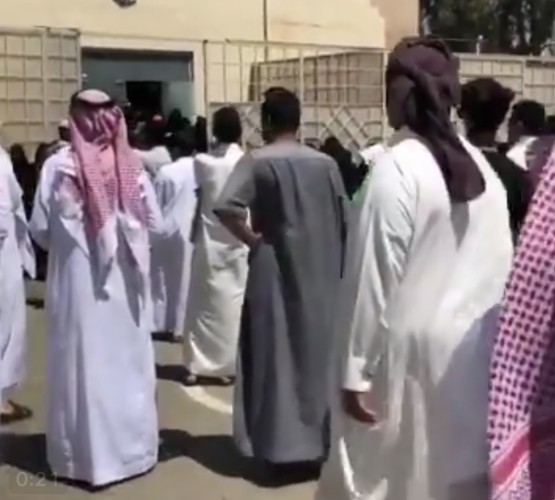 شاهد .. رسالة جوال “خاطئة” تحدث فوضى عارمة بكلية التقنية للبنات بخميس مشيط !