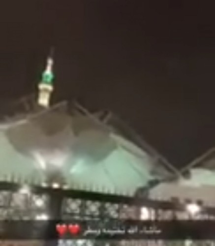 ختمة القرآن في المسجد النبوي تحت الأمطار الغزيرة (فيديو)