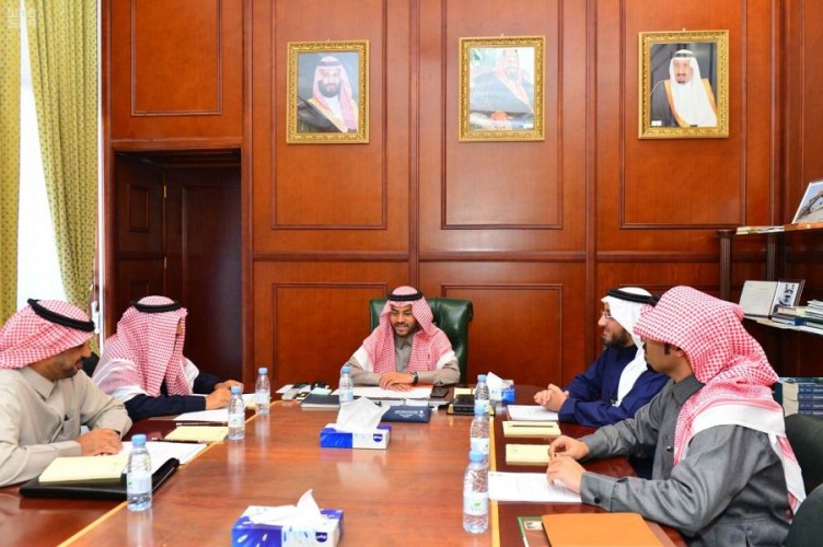 نائب أمير حائل يجتمع مع ممثلي مركز الإنجاز والتدخل السريع