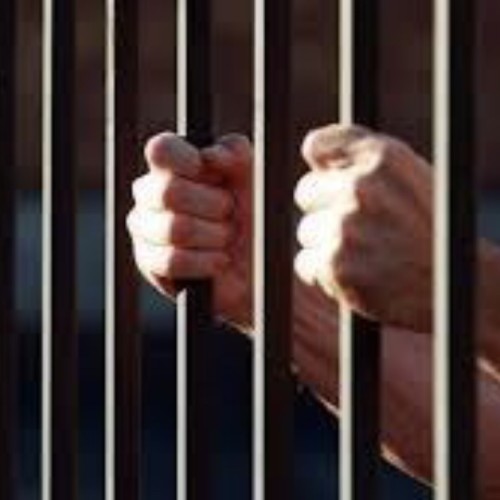 السجن والجلد لمقيم يمني عمل في مطعم شهير لمدة عام بهوية مواطن مفقودة