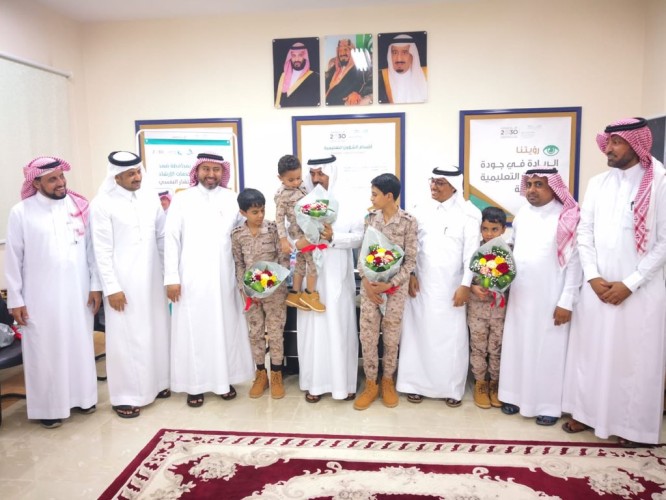 الوحدة الارشادية بمكتب تعليم ضمد تستضف الدكتور بكرعلي حمزة