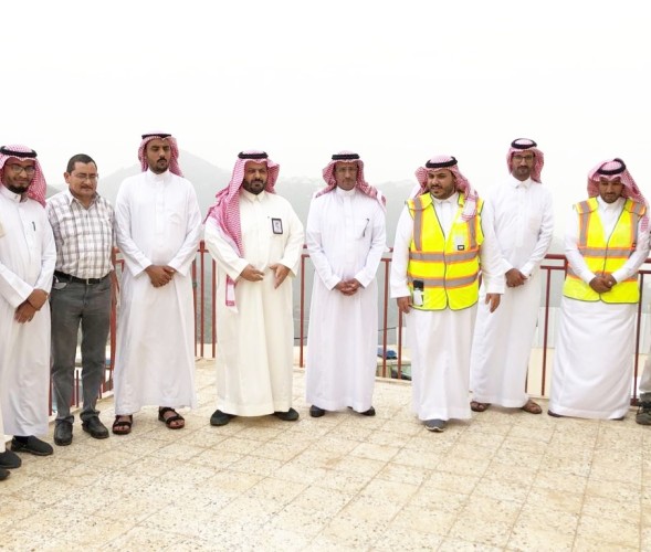 محافظ الداير يبحث مع مدير عام الطرق بالمنطقة المشاريع و الاحتياجات