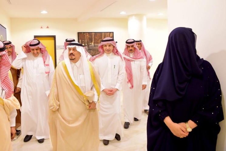 أمير منطقة الرياض يفتتح توسعة القسم النسائي بإمارة المنطقة