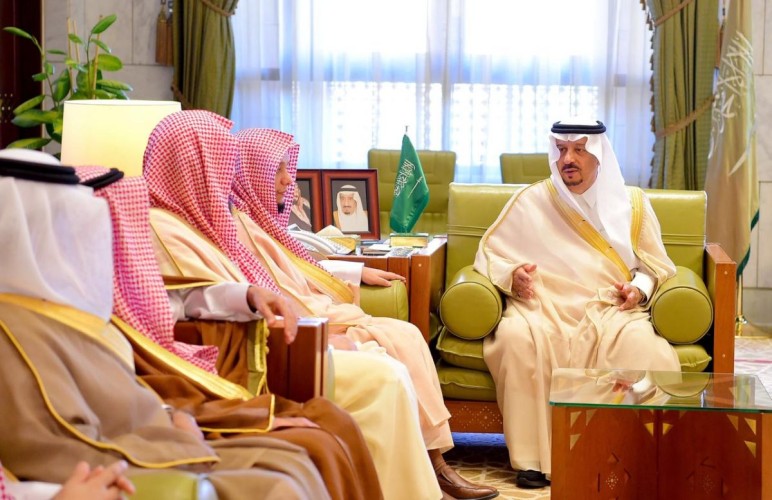 سمو أمير منطقة الرياض يستقبل عدد من أصحاب المعالي والفضيلة والمسؤولين وأعضاء مجلس المنطقة