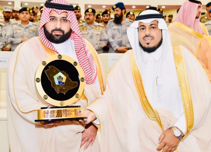 “نائب أمير منطقة جازان” يكرم مدير مكتب تعليم_صامطة