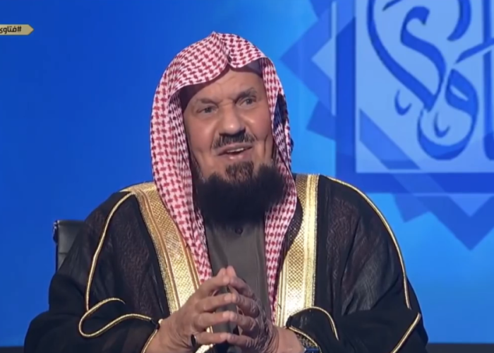 “المنيع” يكشف سبب عدم لبسه العقال ويؤكد: الرسول ﷺ كان يلبسه