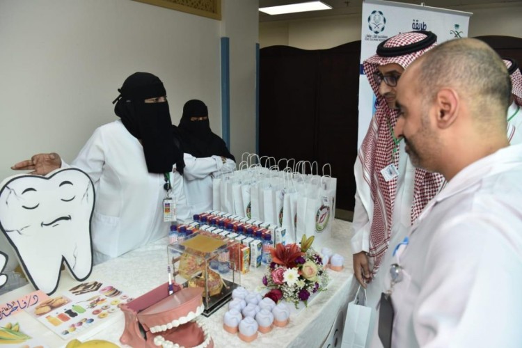 مستشفى الملك سلمان يحتفل بالأسبوع الخليجي لتعزيز صحه الفم والاسنان
