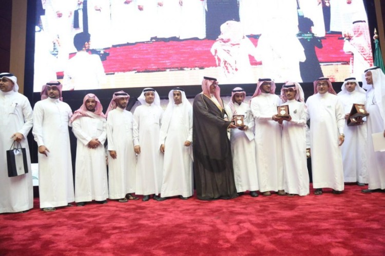 محافظ صبيا يرعى حفل تكريم الطلاب المتفوقين بمدارس تعليم صبيا