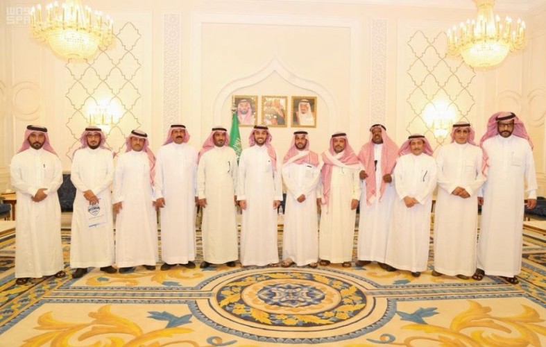 رئيس الهيئة العامة للرياضة يلتقي بعدد من رؤساء أندية حائل بحضور سمو نائب أمير المنطقة