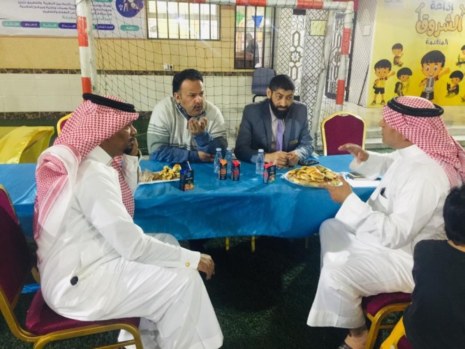 تواصل “مباشر” مع المعلمين في عمومية “مدارس الشروق المتقدمة بالأحساء