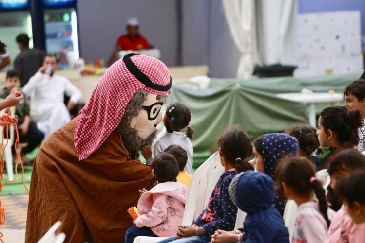 شخصيات كرتونية ترسم الفرحة على اطفال فعاليات وسام البادية