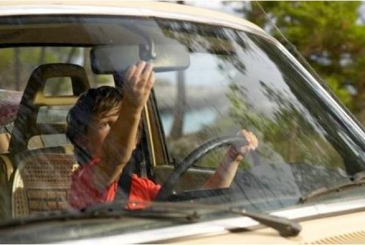 “حقوق الإنسان”: من يسمح للأطفال بقيادة المركبات سيحال إلى النيابة العامة