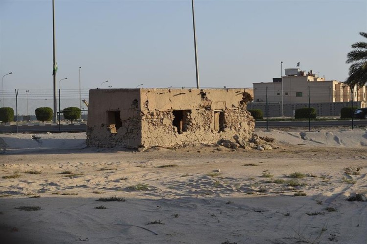 بُنيت من سعف النخيل.. تعرّف على أول قاعدة جوية في المملكة (صور)