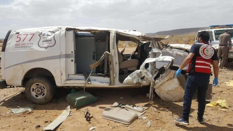 مصـرع 3 شبان في حـادث سقوط مركبة نقل أموال في منحدر بطريق المطار بالباحة