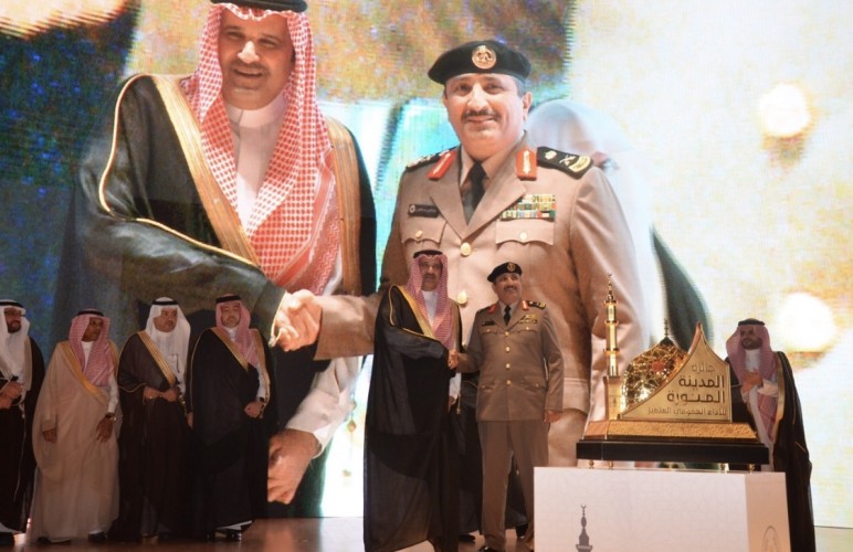شرطة منطقة المدينة المنورة تفوز بالمركز الأول في جائزة الأداء الحكومي المتميز