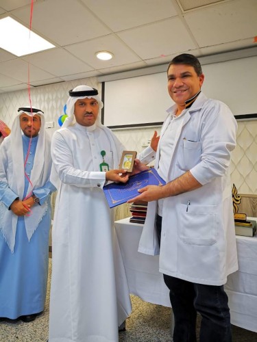 بالصور : مستشفى بيش العام يكرم الموظفين المتميزين والقسم المتميز خلال عام ١٤٤٠هـ
