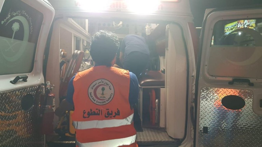 الهلال الأحمر يتابع حادثًا مروريًّا في ينبع