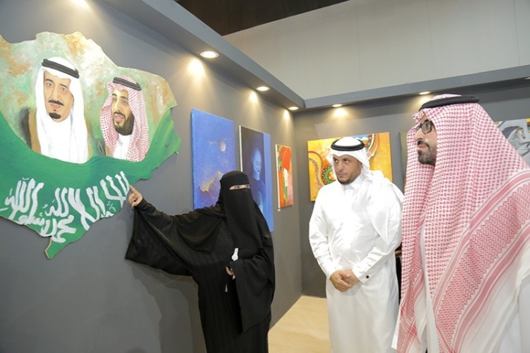 نيابة عن سمو الأمير فيصل بن خالد بن سلطان وكيل إمارة الحدود الشمالية يفتتح معرض الفنانين التشكيليين في المنطقة وكالة الأنباء السعودية